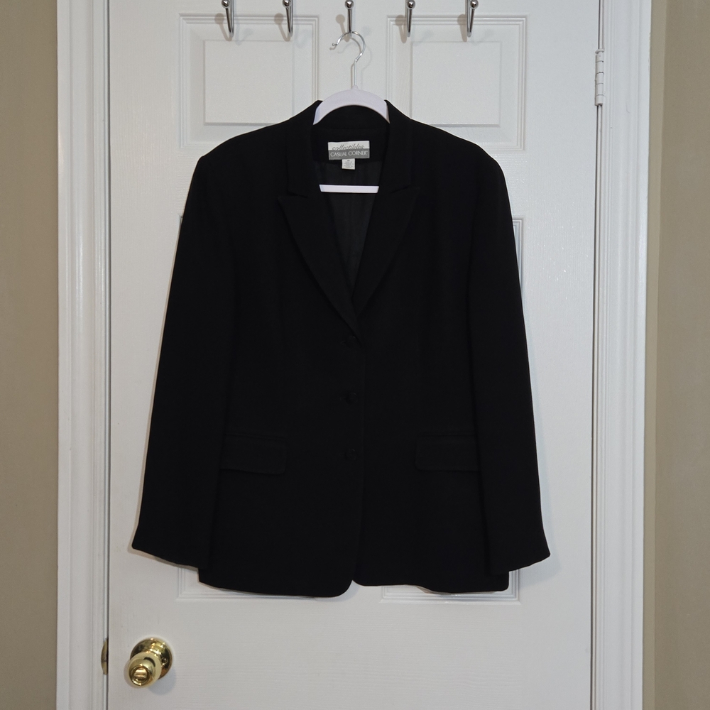 Casual Corner Women's Business Blazer 3-button Jacket ~ Size 12/14 ~ Deep Black